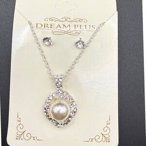 Dream Plus Pearl and Crystal‎ Necklace Set Silver Tone